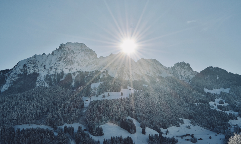 View on the Rubli, the Pointu and the Pourri with sun - Winter - Rougemont - Cindy Morier