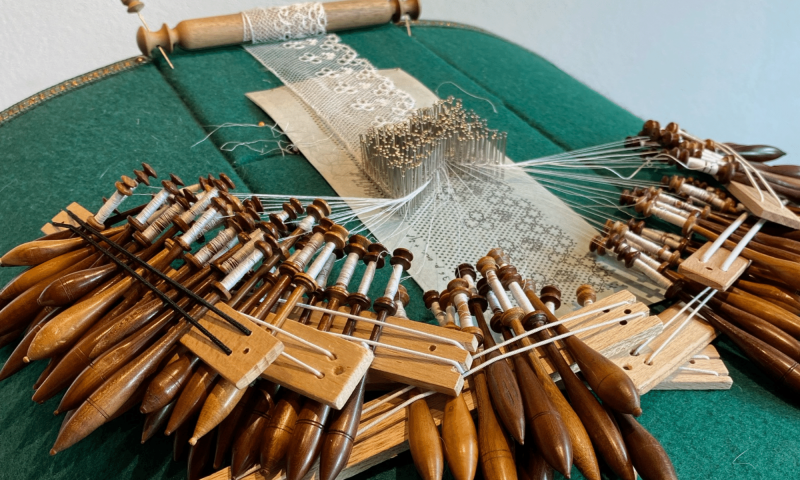 Exposition de dentelle aux fuseaux - Eté - Rossinière - Pays-d'Enhaut Région