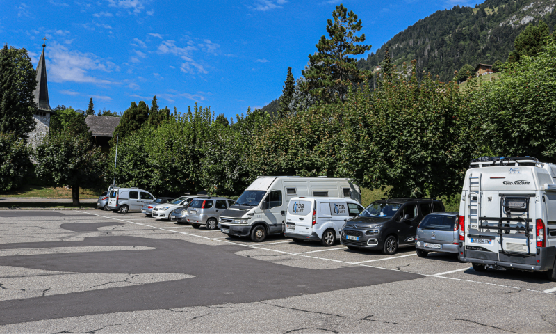 Vue sur parking Petit Pré Château-d'Oex été-Pays-d'Enhaut-Pays-d'Enhaut Région