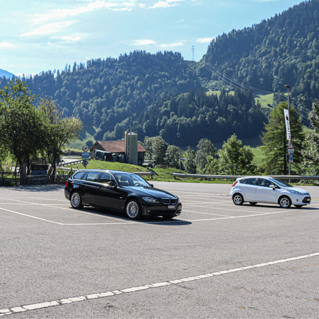 parking at the entrance of Rossinière