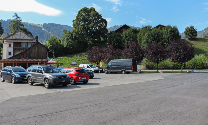 Vue sur parking village des Moulins été-Pays-d'Enhaut-Pays-d'Enhaut Région