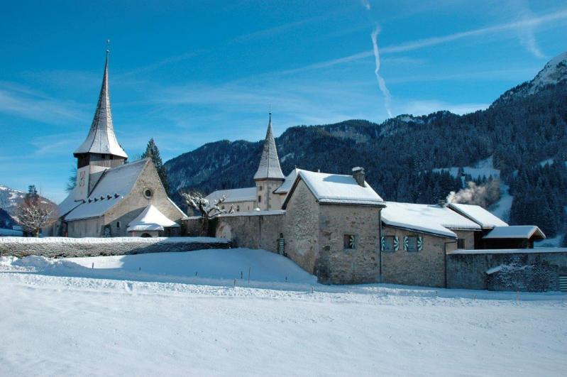 Kirche und Schloss von Rougemont - Winter - Rougemont - Pays-d'Enhaut Région