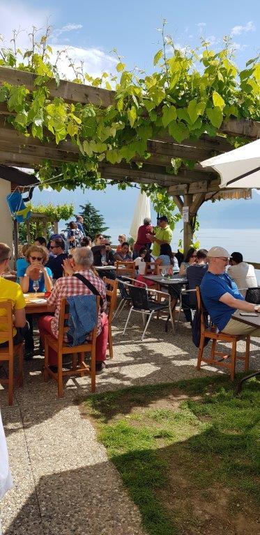 Client sur la terrasse St-Amour à Chenaux