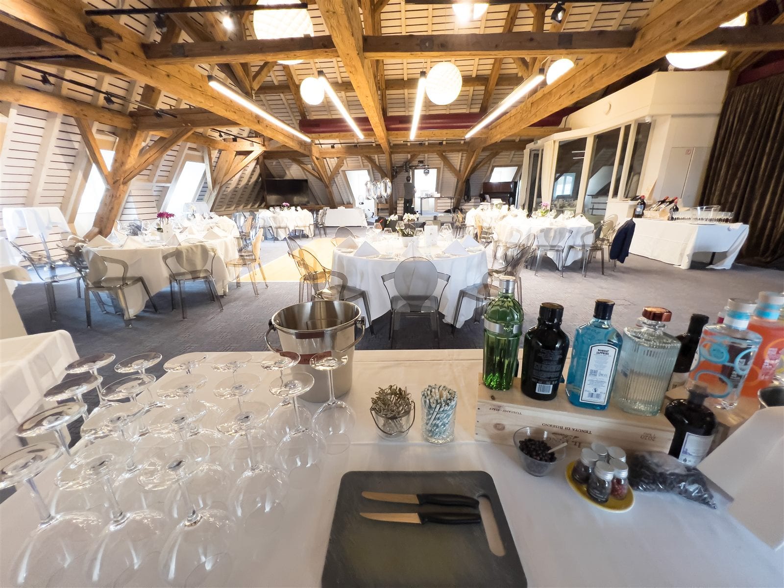 combles-tables-rondes.jpg
