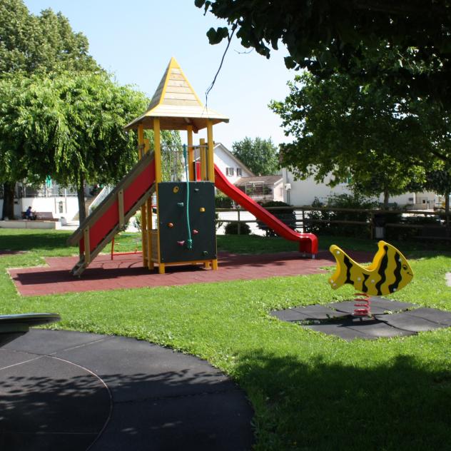Playground and picnic place of Begnins