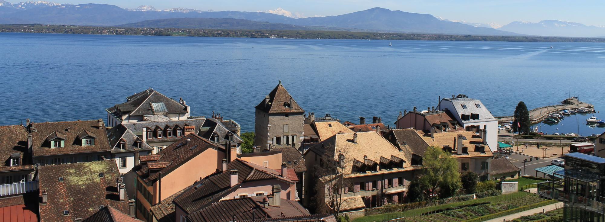 Vue sur le lac Léman depuis l'esplanade du château