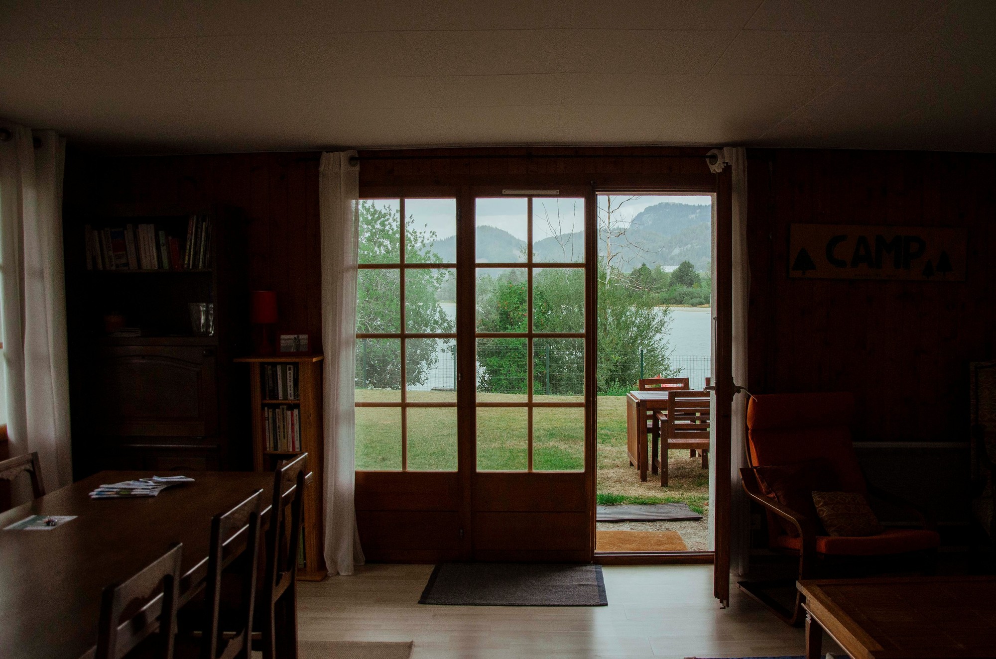 Le Bourdon-Rez, vue terrasse et lac.jpg
