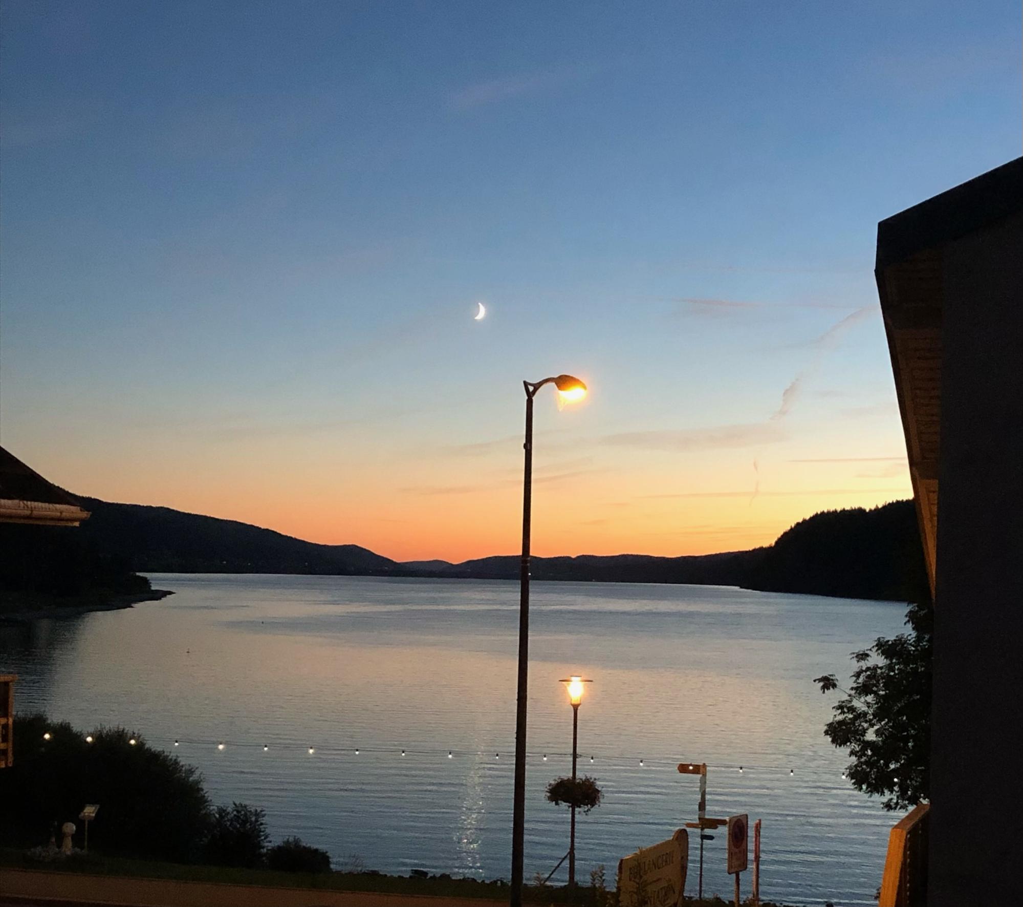 La Fenêtre sur le lac - Lever de soleil