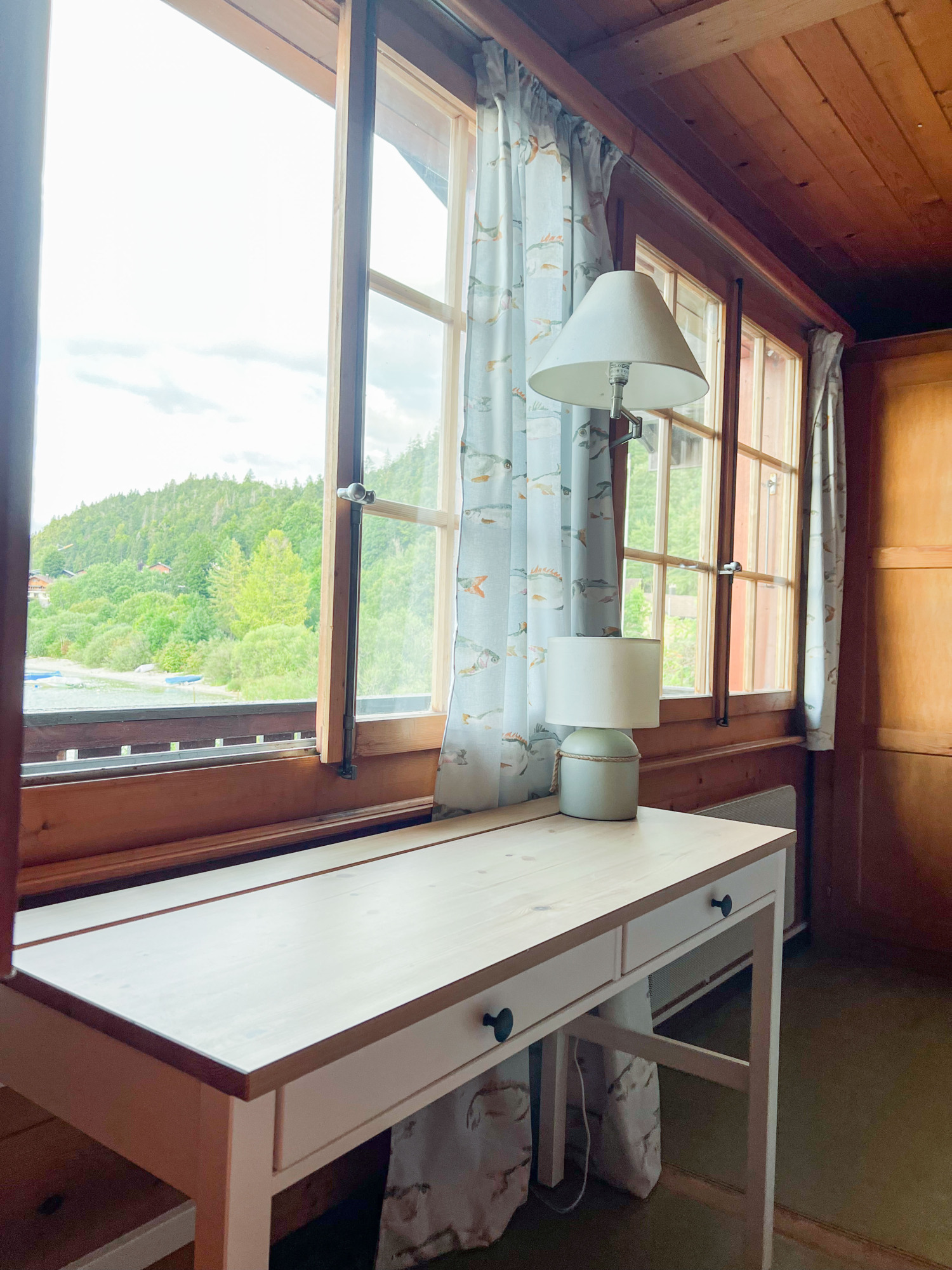 Bourdon 1er - bureau chambre avec vue