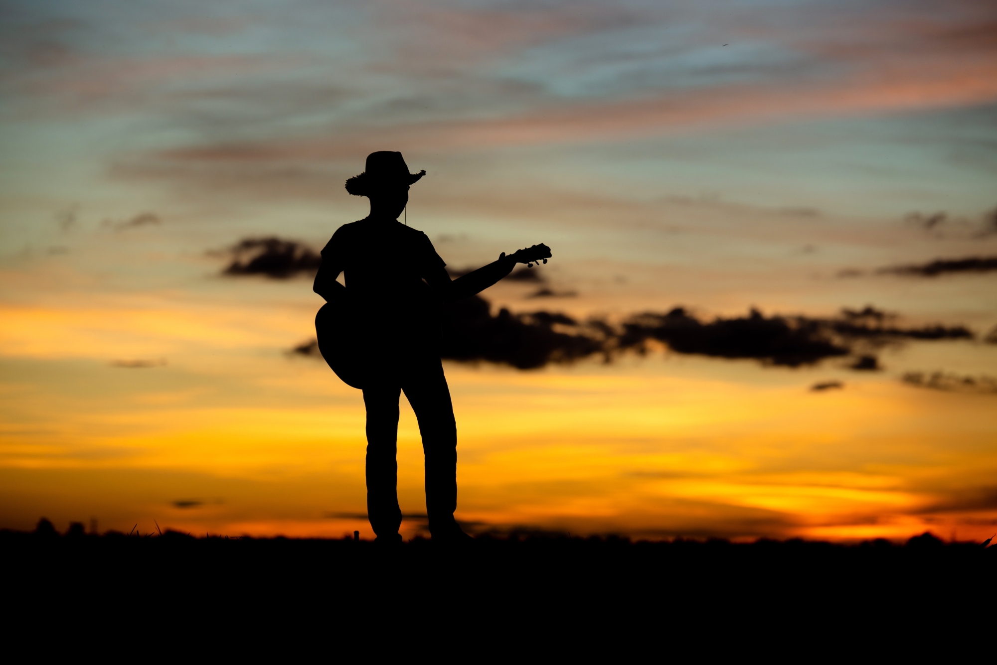 silhouette-girl-guitarist-sunset.jpg
