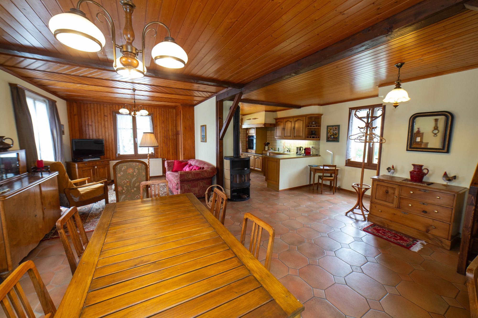 Chalet Frioud - Salon, salle à manger, cuisine.jpg