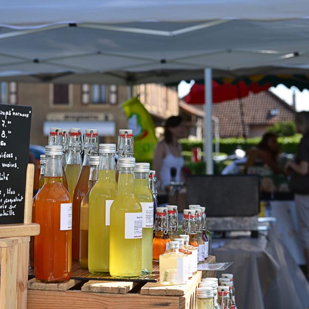 Marché hebdomadaire à Yvonand
