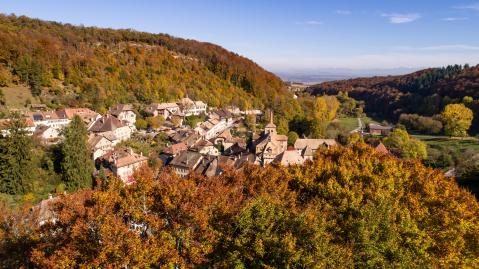Romainmôtier, classé parmi les plus beaux villages de Suisse