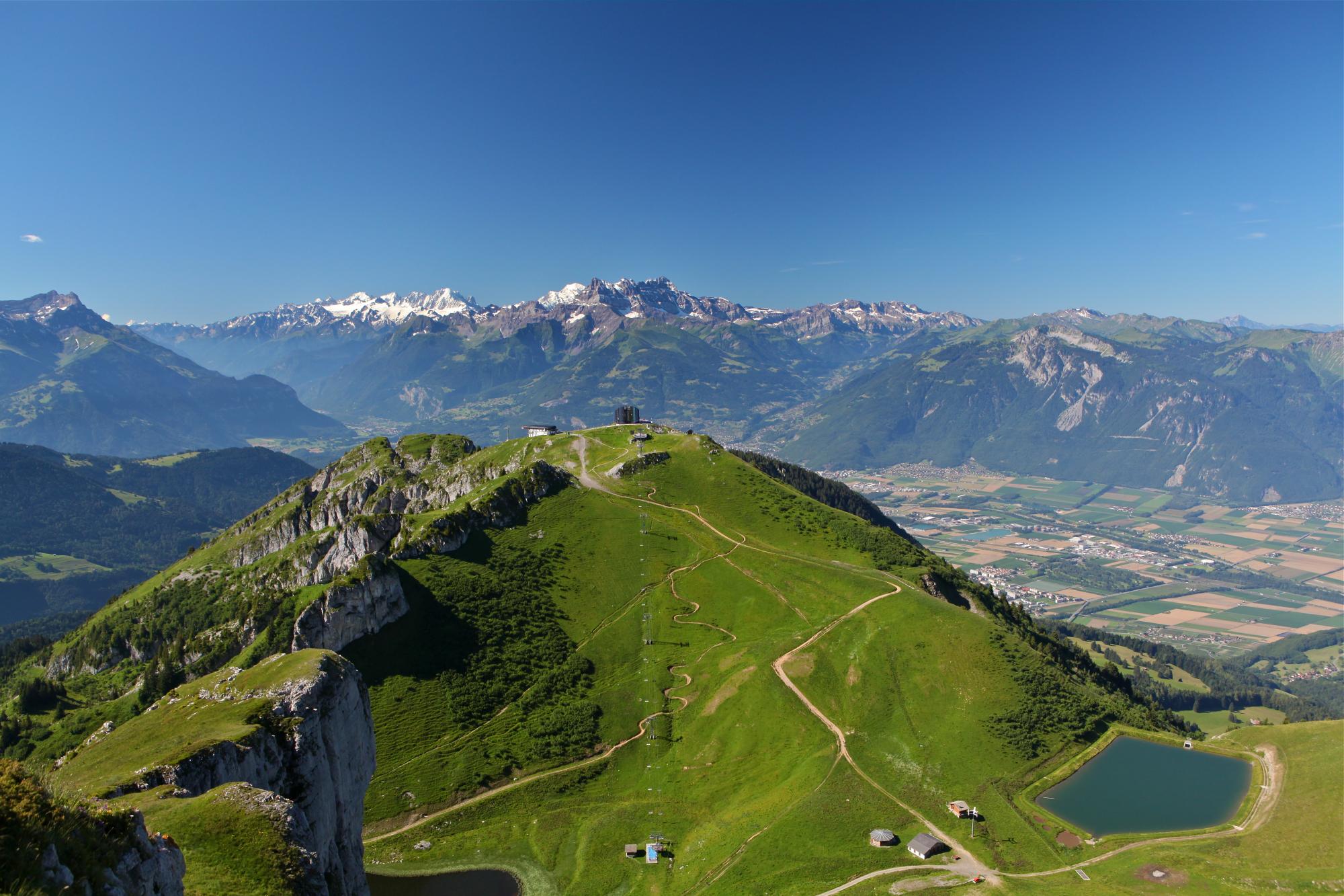 The Kuklos and the Berneuse with view over the plain and the mountains - summer - Leysin