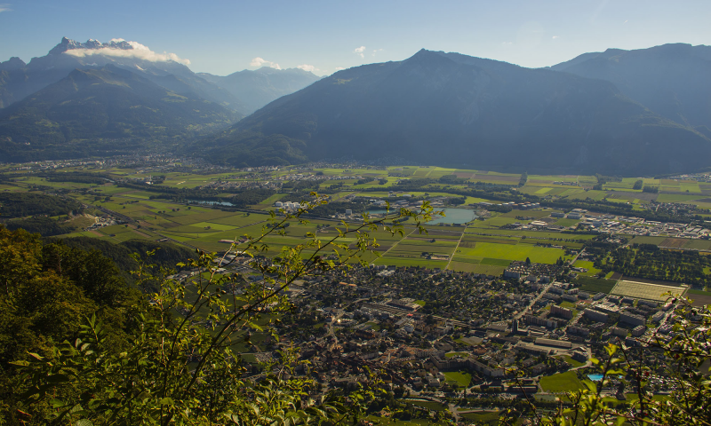 Roc de Veyges / view of Aigle - summer - Leysin