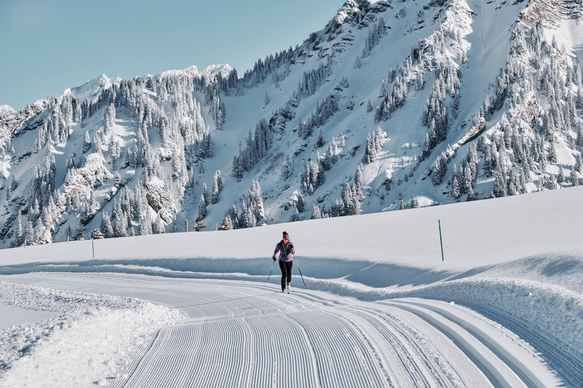 Cross-country skiing at Col des Mosses