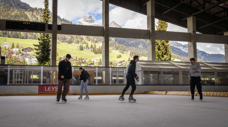 Leysin Patinoire et vue sur les montagnes