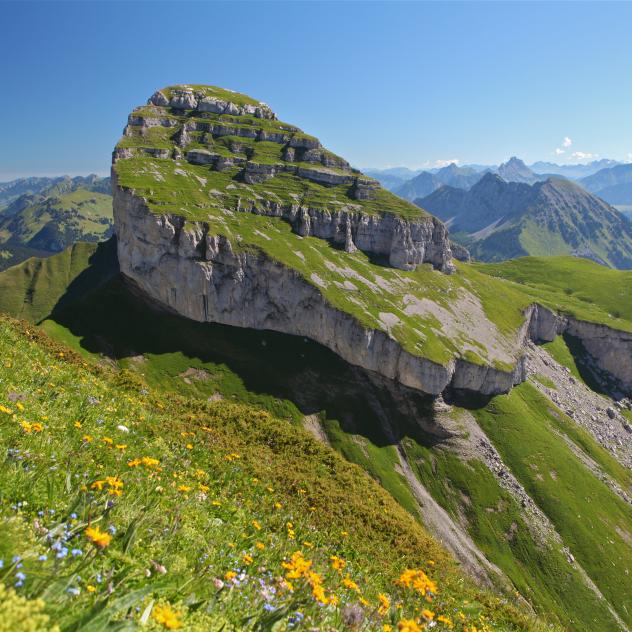 Ascent to the Mayen tower