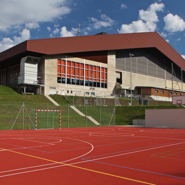 Centre sportif de la patinoire - été - Leysin