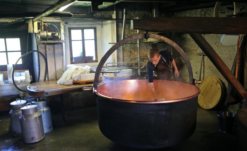 Lioson d'en Bas cheese making - Les Mosses