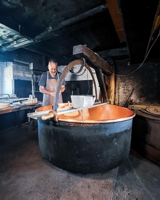 Lioson d'en Bas cheese making - Les Mosses