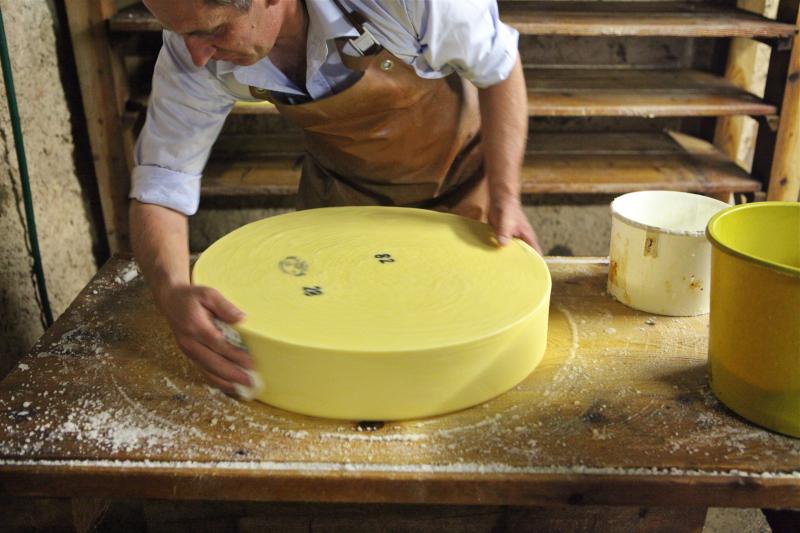 Lioson d'en Bas cheese making - Les Mosses