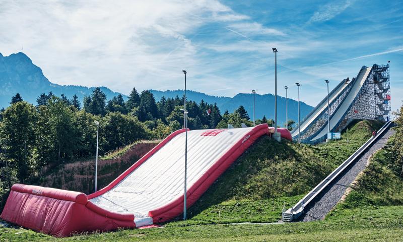 Big Air Bag - Leysin - Snowboarder - figure - été