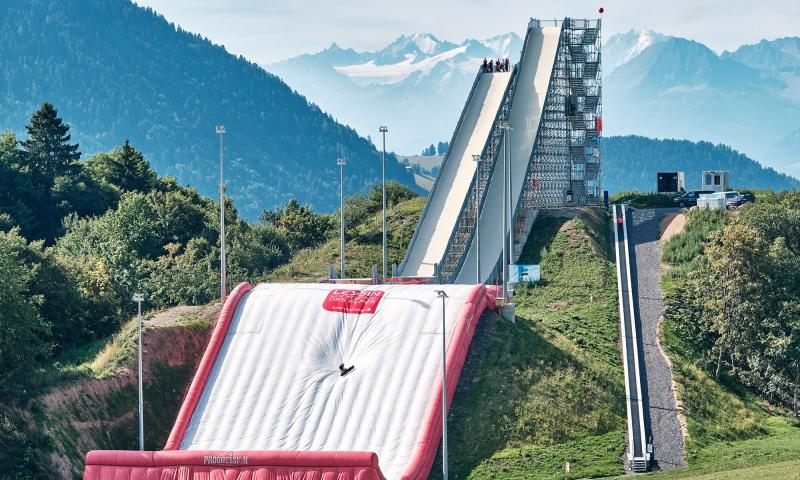 Big Air Bag - Leysin - Snowboarder - Landing - summer