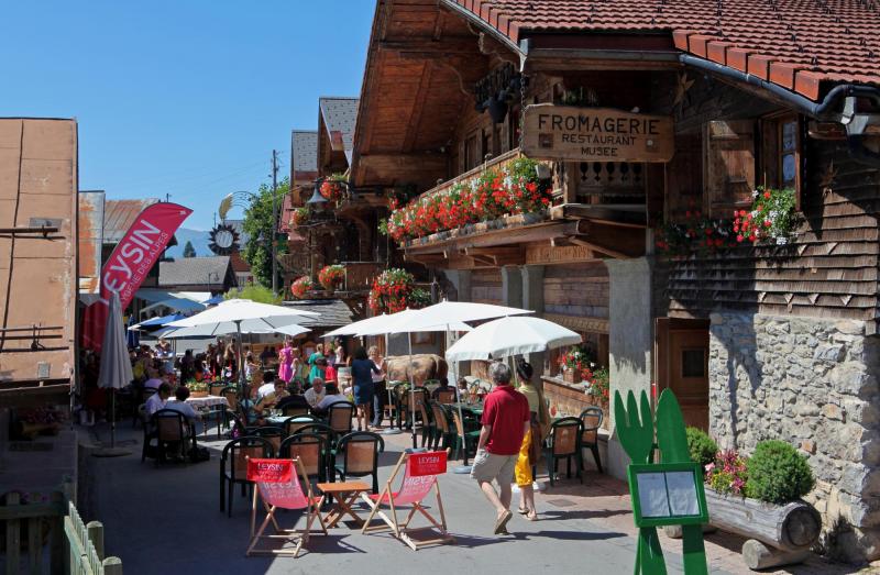 Restaurant La Fromagerie - summer - Leysin