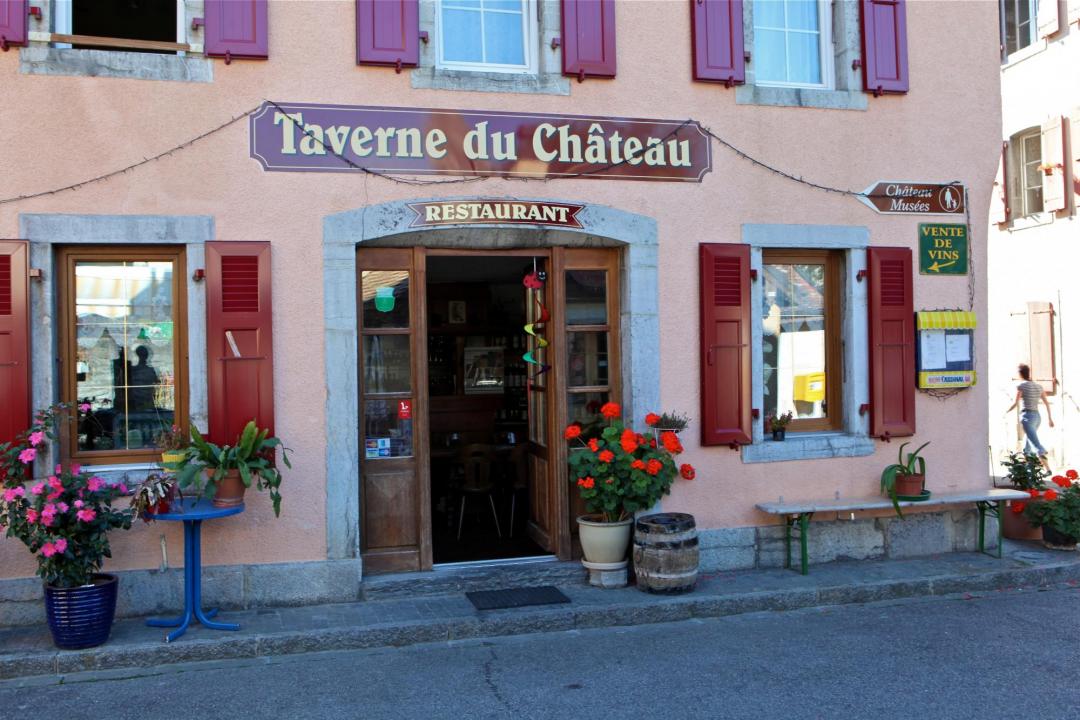 Restaurant la Taverne du Château - summer - Aigle