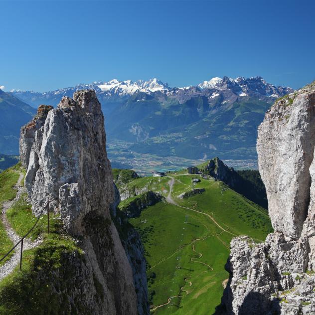 Ascent to the Tour d'Aï