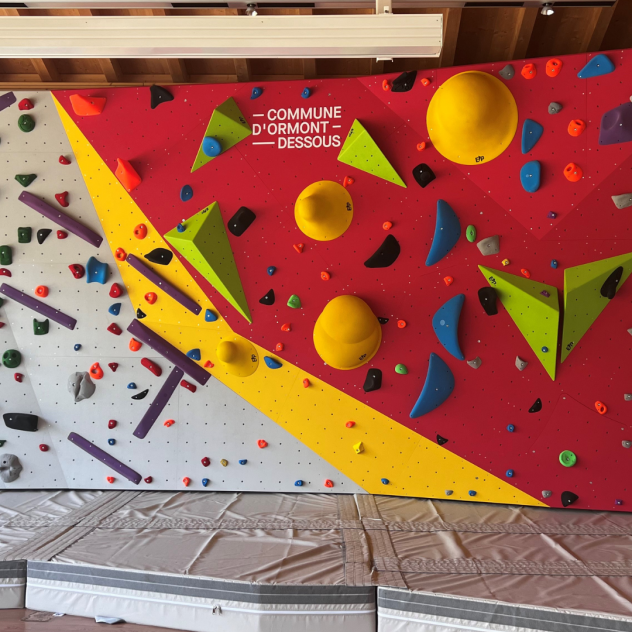 Espace Nordique climbing block