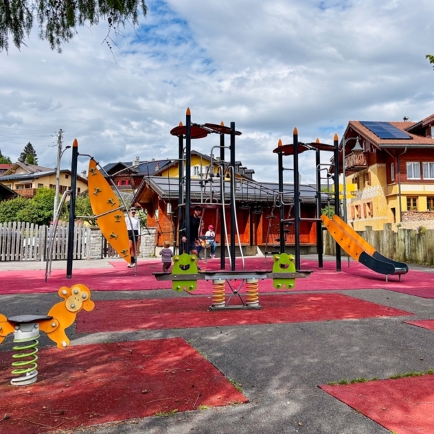 Place de jeux du village