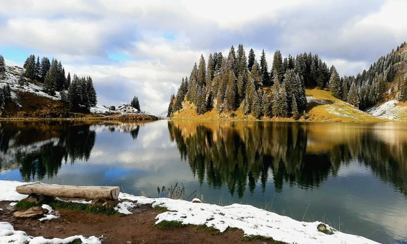 Les Mosses - Lioson lake and restaurant - autumn