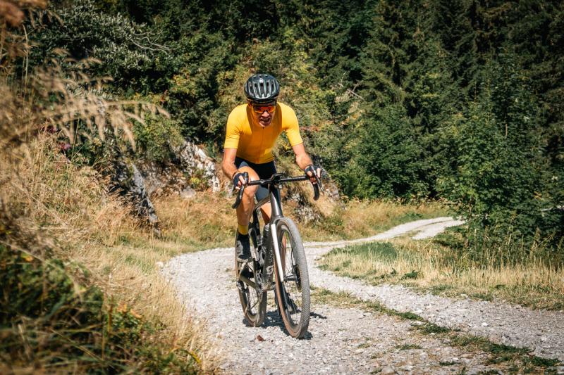 Gravel - Ascent along the edge of the forest - summer