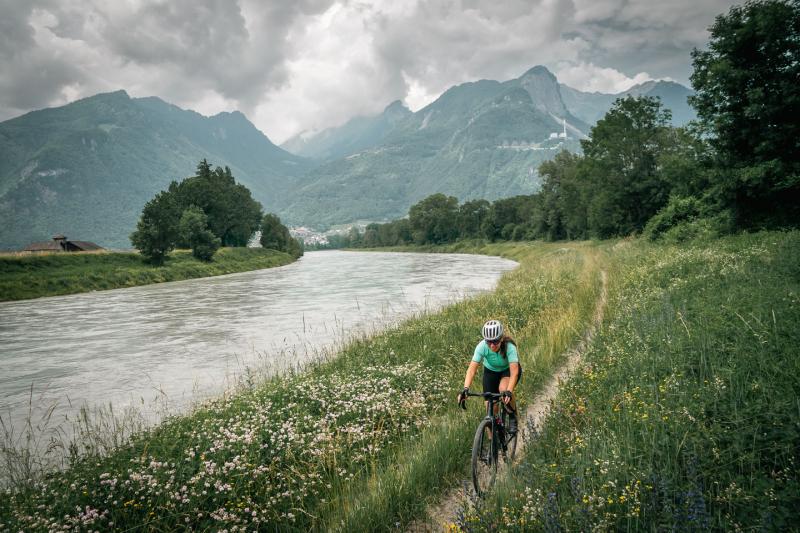 Gravel - On the banks of the Rhône - summer