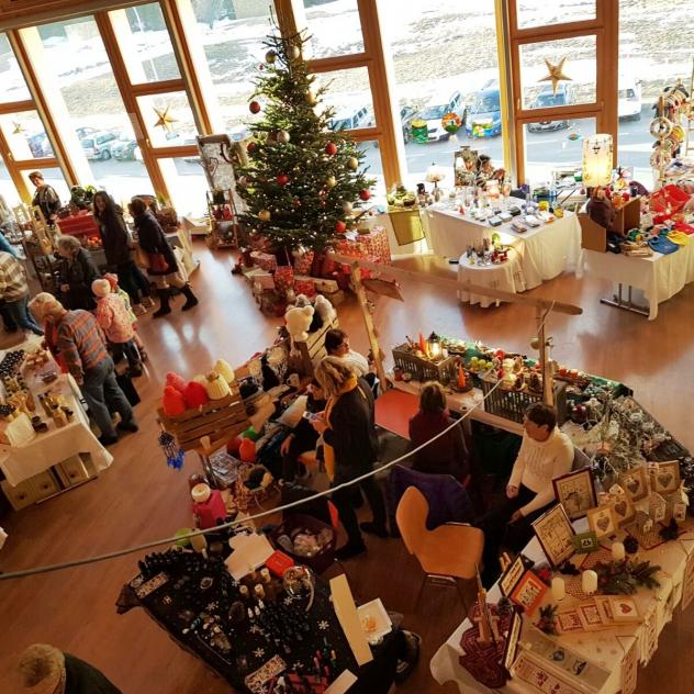 Christmas market of craftsmen and designers at Les Mosses