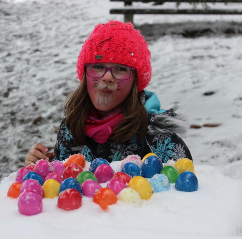 Easter - child with eggs - spring