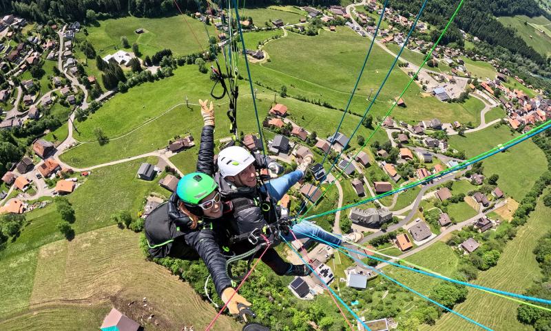 Flying over the village - summer - thalia paragliding