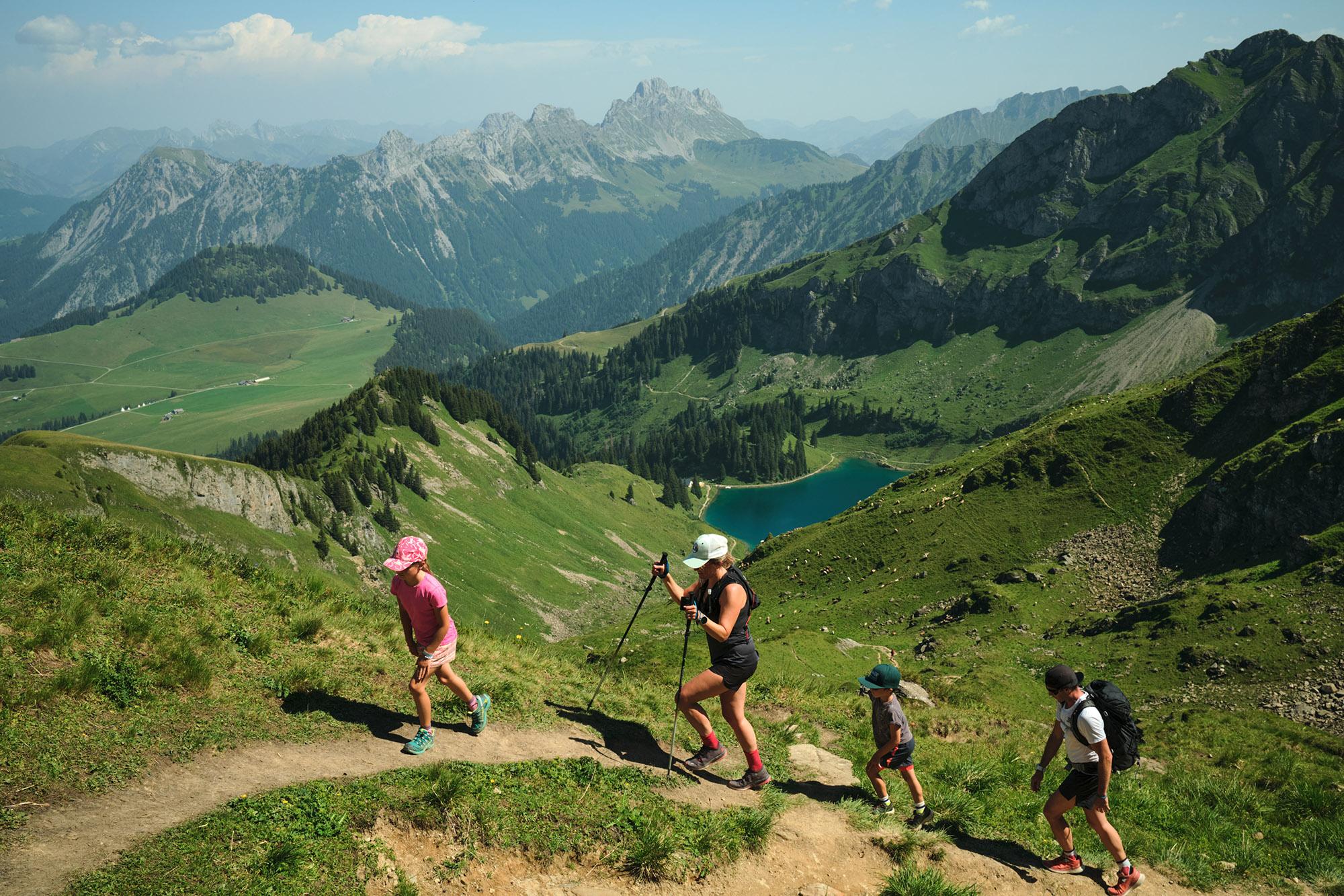 Summer hiking at Col des Mosses