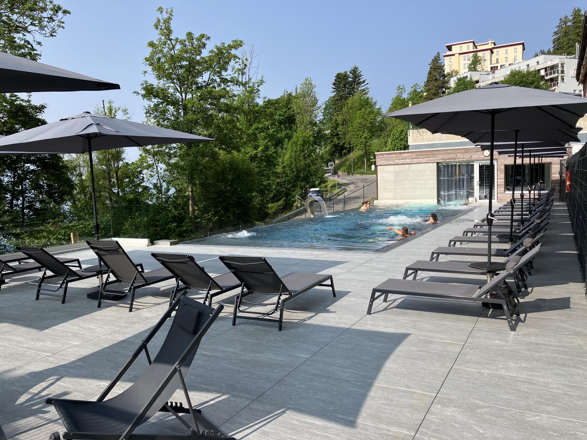 Bassin extérieur et spa