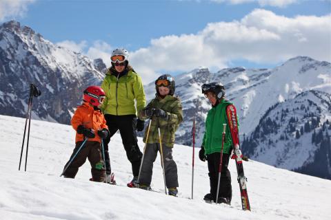 Famille à ski - hiver - La Lécherette