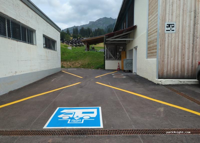 Aire de vidange pour camping-car les Mosses - extérieur - été