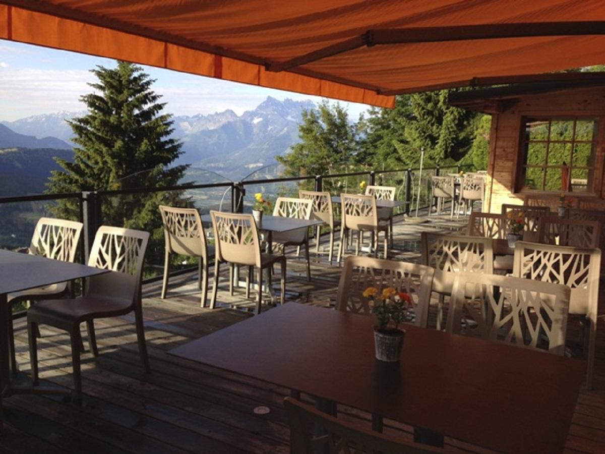 Hotel le Grand Chalet / terrace restaurant - summer - Leysin