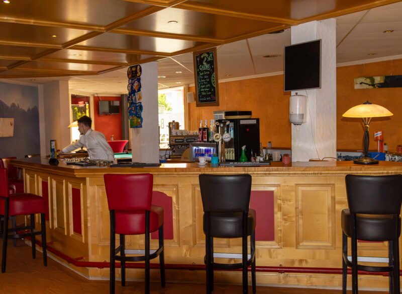 Alpine Classic Hotel - bar/café - summer - Leysin
