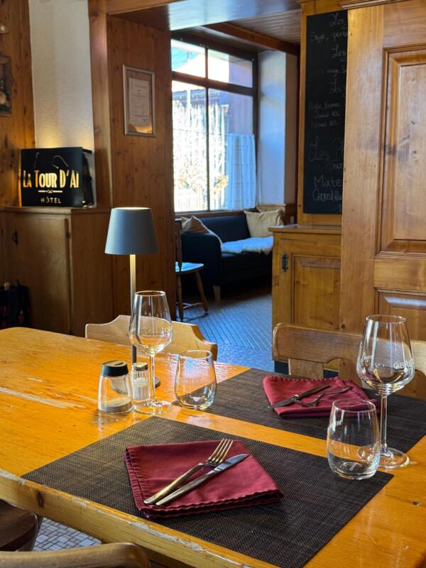La Tour d'Aï Restaurant - Table - Leysin