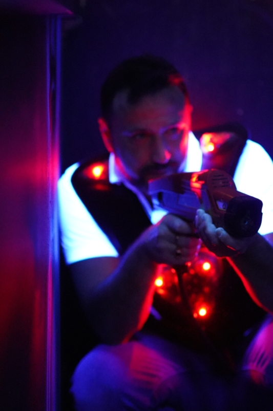 Personne jouant au Lazerland