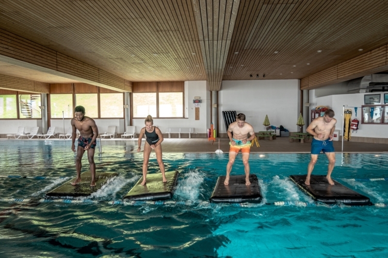Reax Raft am Hallenbad - Leysin