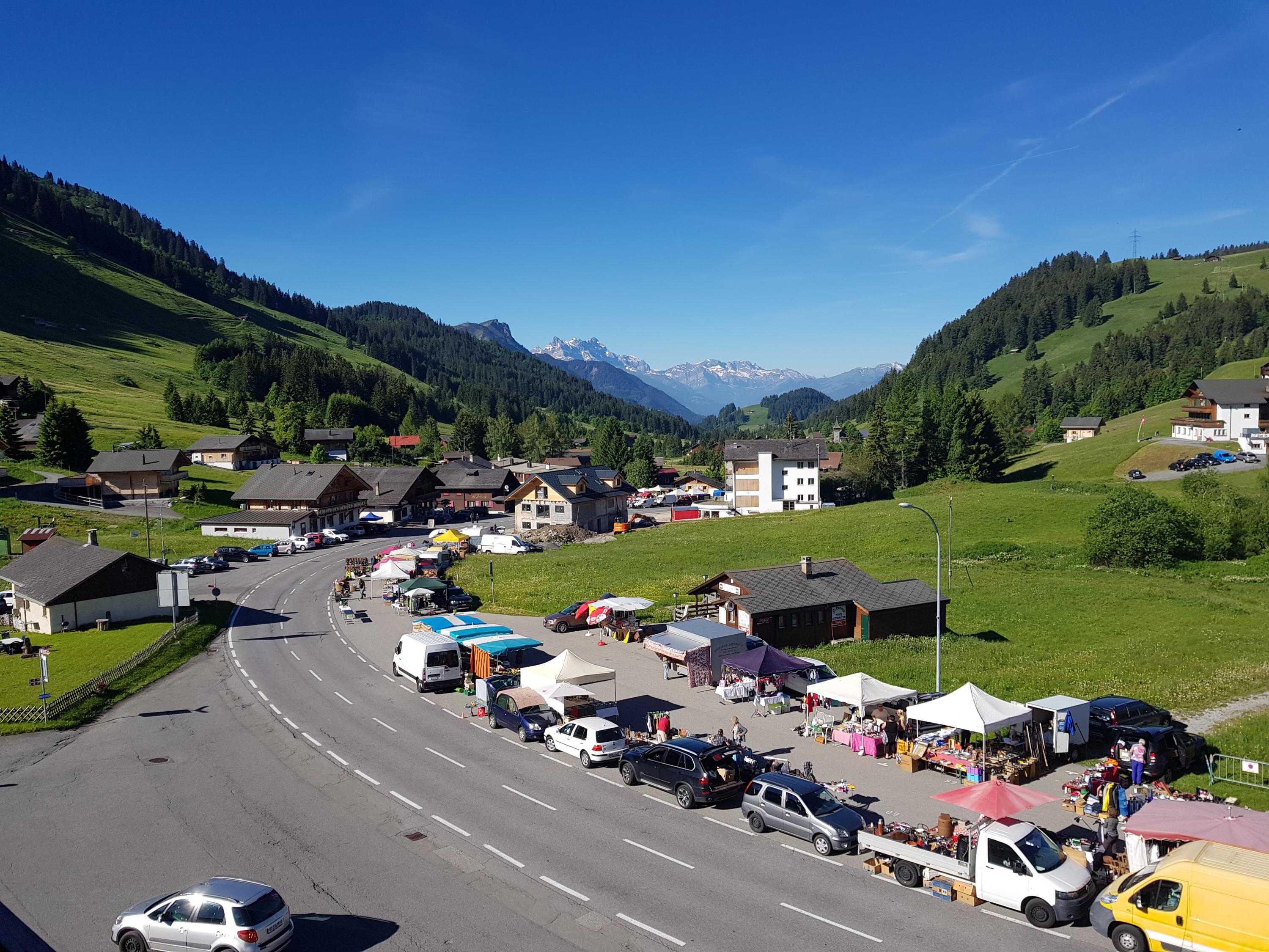 Col des Mosses flea market « Marché-Brocante »