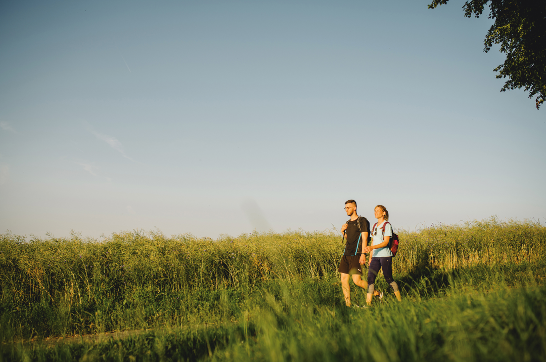 Randonnée_pédestre-couple-nature